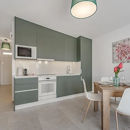 Апартаменти 1bdr Seaview In Адехе