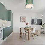 1bdr Seaview In